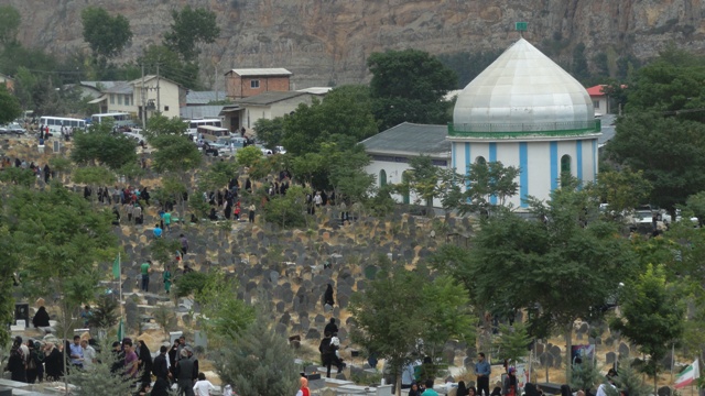 اولین قبرستان مسلمانان ایران در روز عیدفطر+ تصاویر