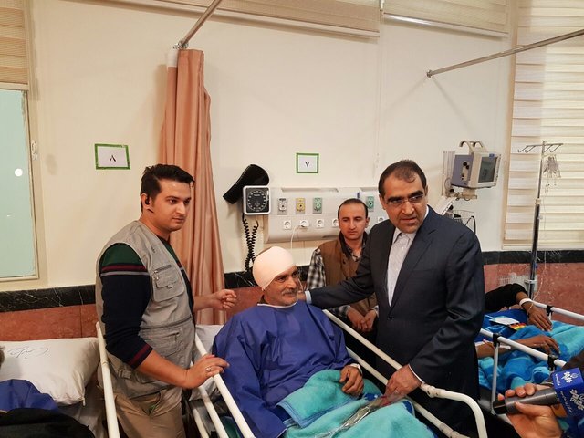 عیادت وزیر بهداشت از مجروحان حادثه تروریستی سامرا در بیمارستان سینا