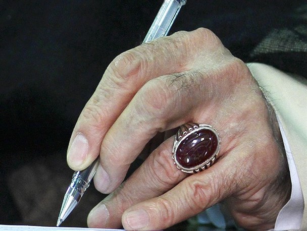  حکام سعودی در حوادث منا و مسجدالحرام، قطعا مقصرند/ جهان اسلام گریبان حکام سعودی را رها نکند