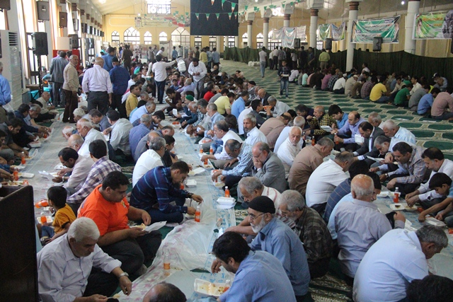 برپایی سفره اطعام 1600 نفره در روز عید غدیر در گنبدکاووس/تصاویر