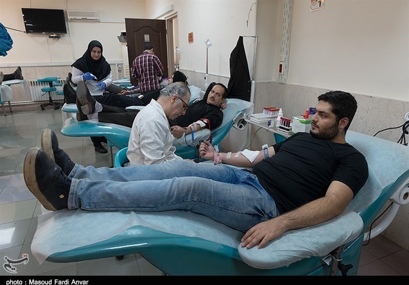 استقبال گسترده گلستانی‌ها برای اهدای خون و کمک به مردم زلزله‎زده 