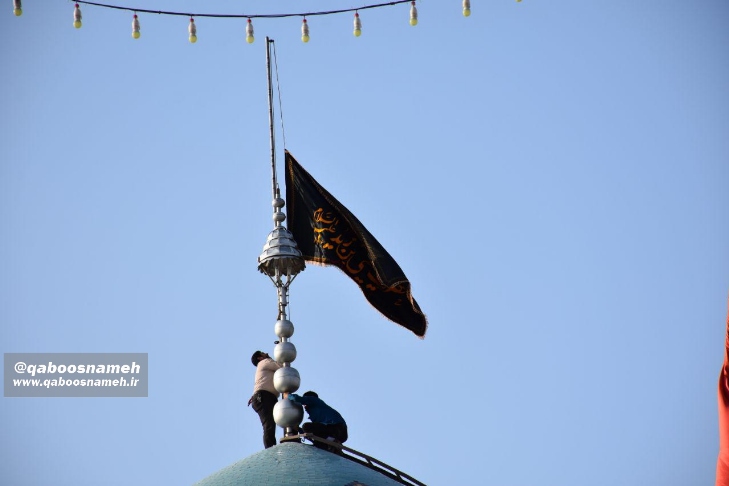 مراسم اهتزاز پرچم عزا بر گنبد حرم یحیی بن زید(ع)/ تصاویر