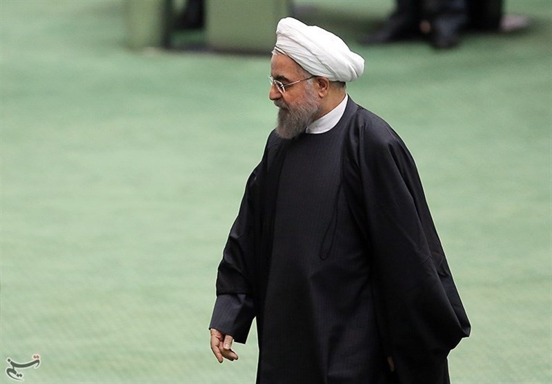 سوال از «روحانی» درباره عملیاتی نشدن سامانه ثبت حقوق مقامات